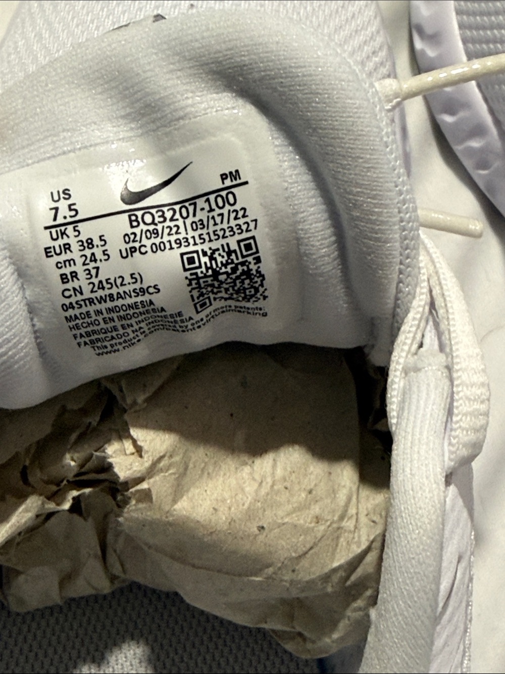 NEW Nike Women’s Running Sneakers - White with Silver Swoosh - Picture 4 of 5